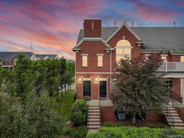 1492 Devon Ln, Troy, MI 48084