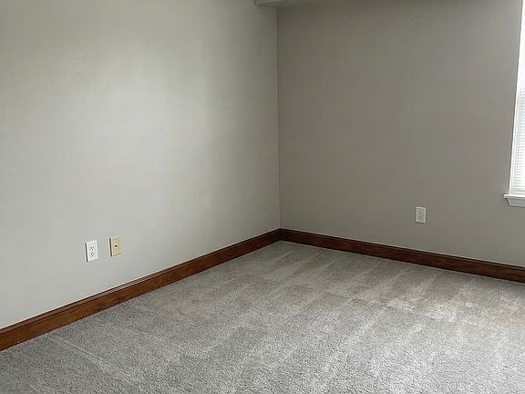 4th image of 374 Lawrence Ave #374