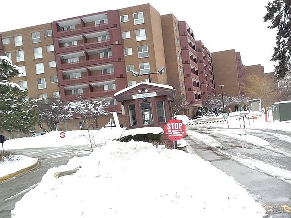2nd image of 400 S Park Ave #412