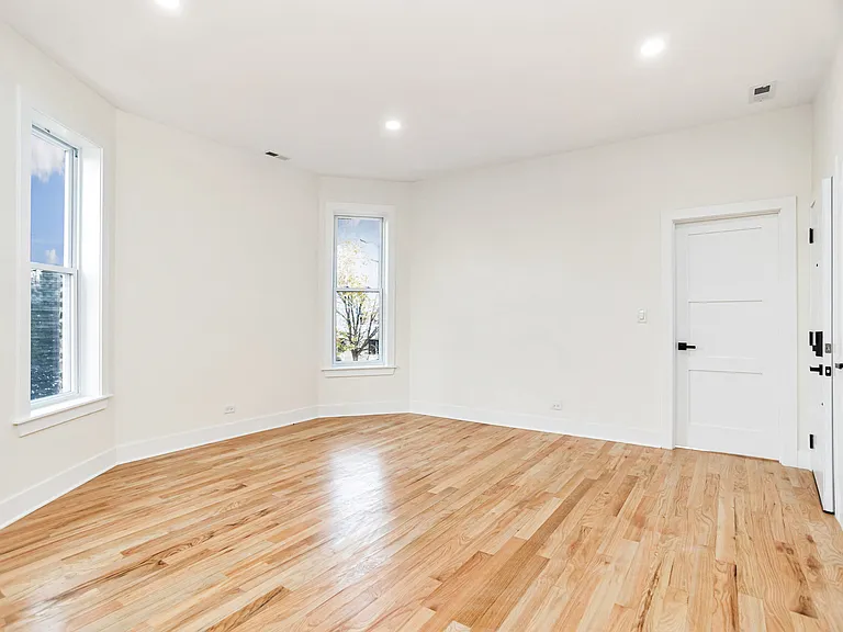 416 N Troy St #1 — Photo 6