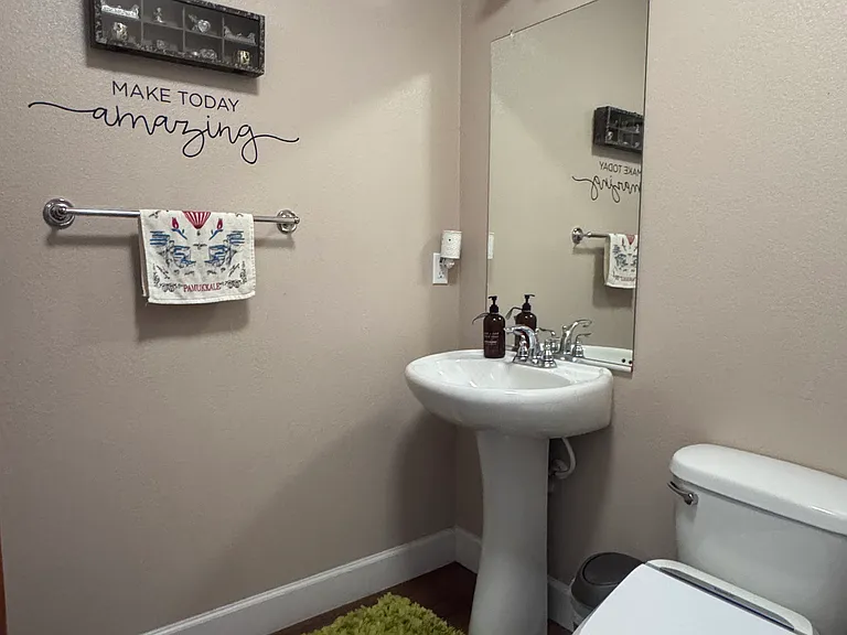 2055 Huntington Ct — Photo 13