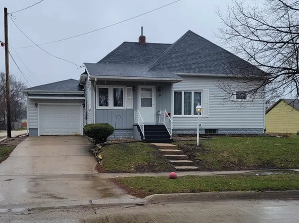 9 7th Ave SW, Oelwein, IA 50662