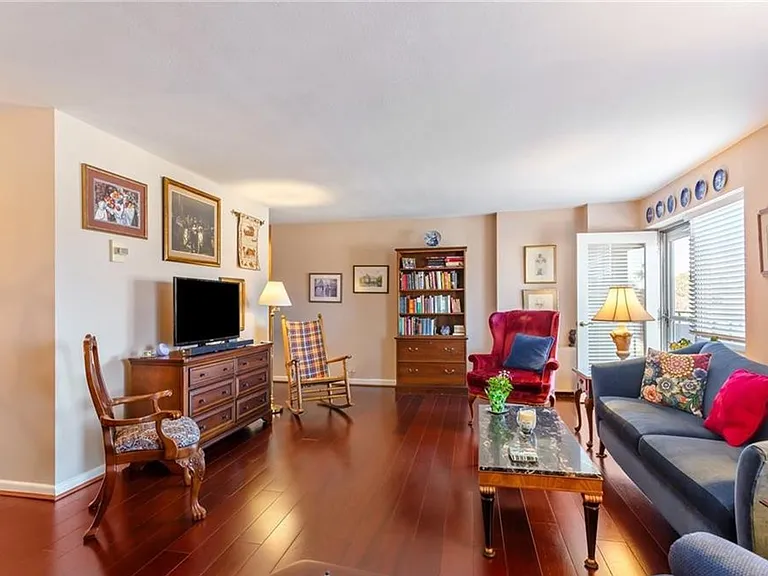 7320 Glenroie Ave #4G — Photo 14