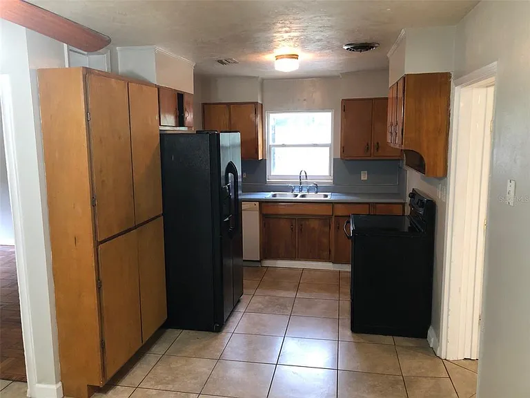 304 NW 36th St — Photo 9