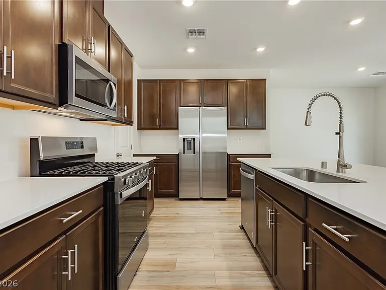 9108 Vesey Ave — Photo 6
