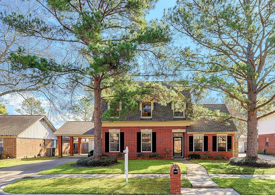 1st image of 8110 Clover Gardens Dr