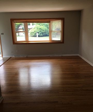 4th image of 403 E Park Ave