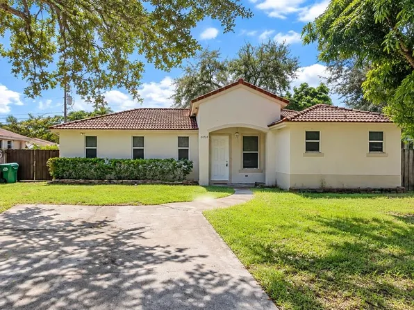 21733 Ingraham Ave, Miami, FL 33190