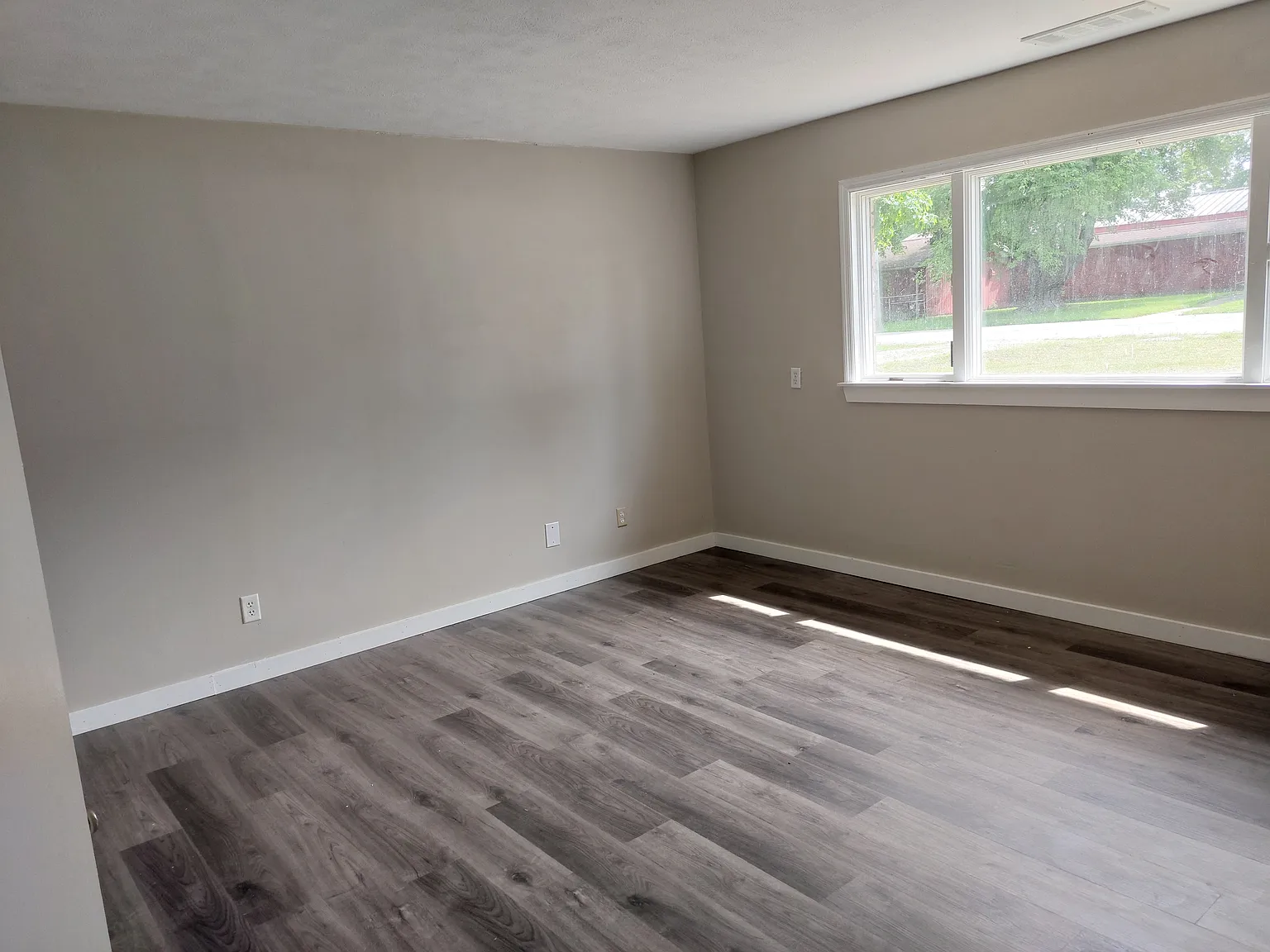 2 bed, 900 sqft, $1,050 — Photo 1