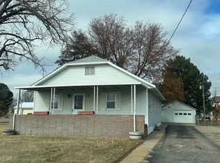 610 1st St, Sutherland, NE 69165