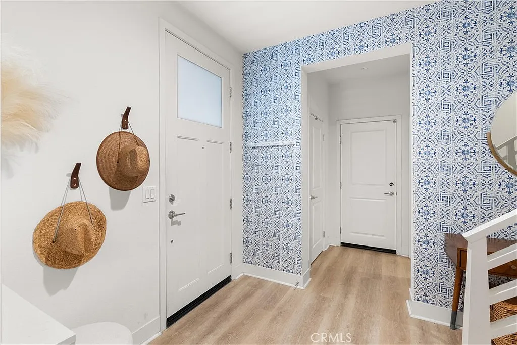 4 bed, 2133 sqft, $4,600 — Photo 4