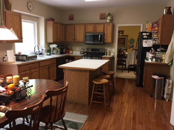 4th image of 3061 Yosemite Dr