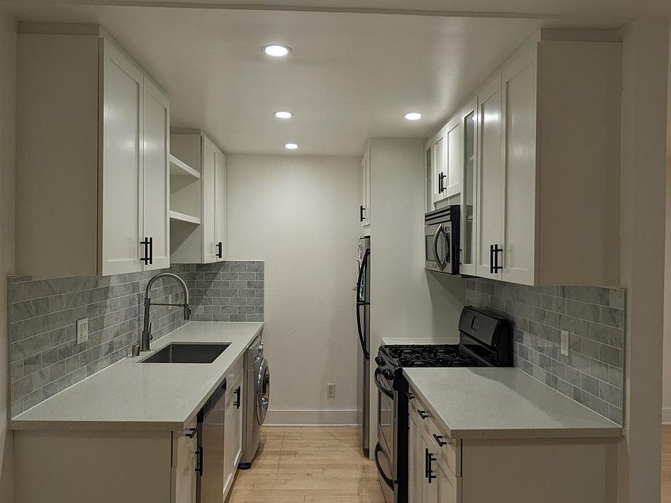 Stainless steel appliances. Granite countertops, high finish backsplash. Updated clean new kitchen. Washer/dryer combo. Gas stove.