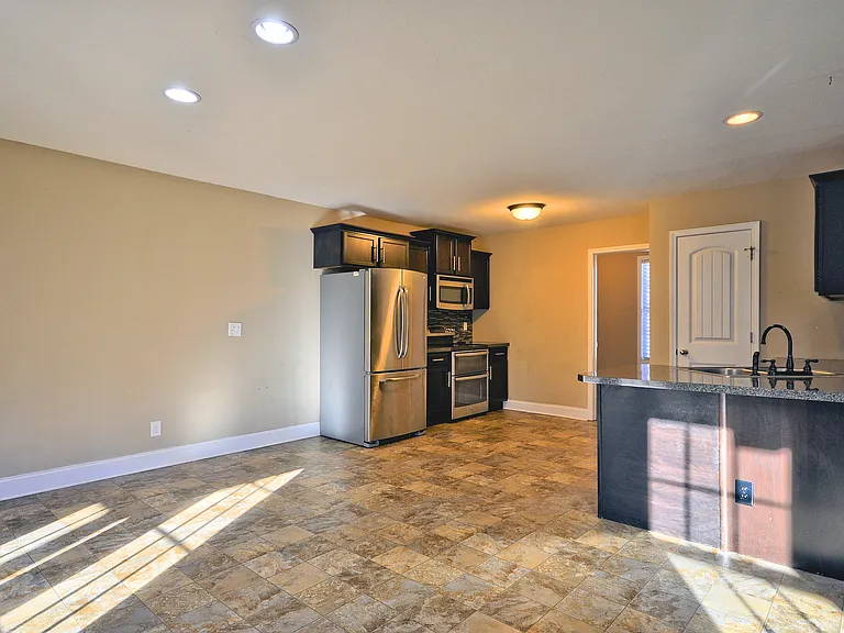 446 Cyprus Ct — Photo 9