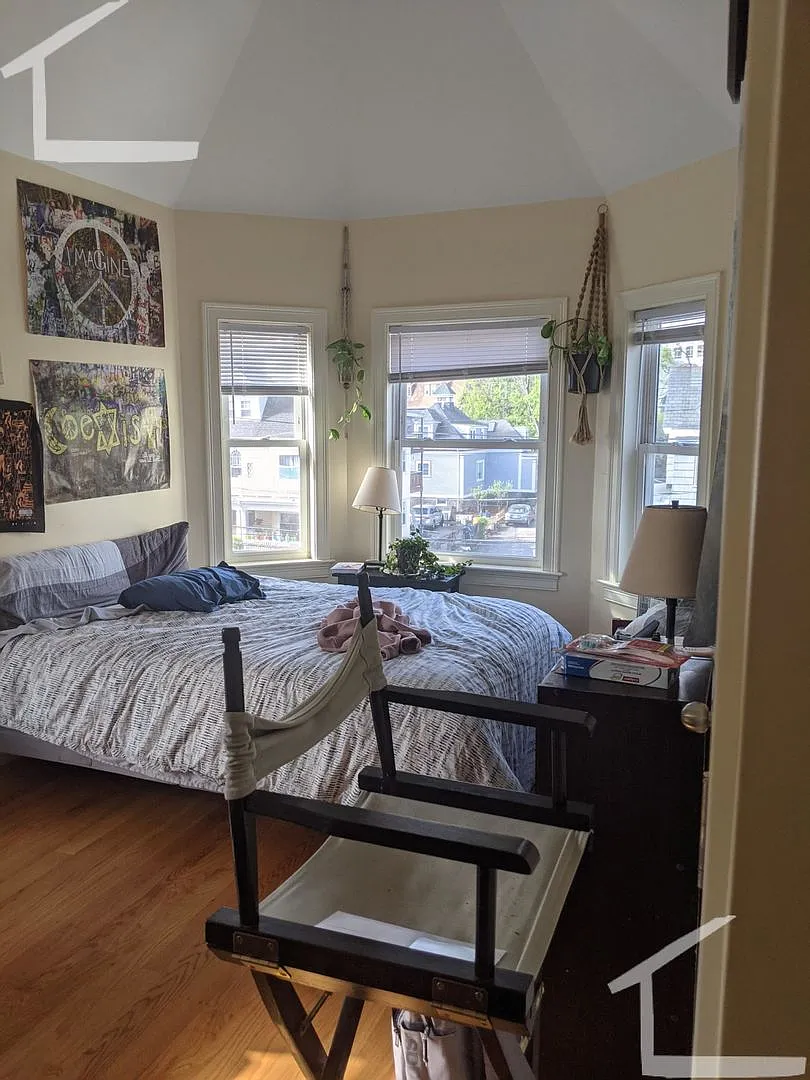 Fully Renovated 4-Bed Gem in Brighton! — Photo 1