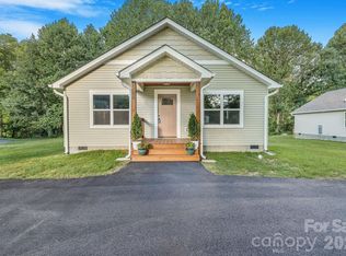 1196 Crabtree Rd, Waynesville, NC 28785