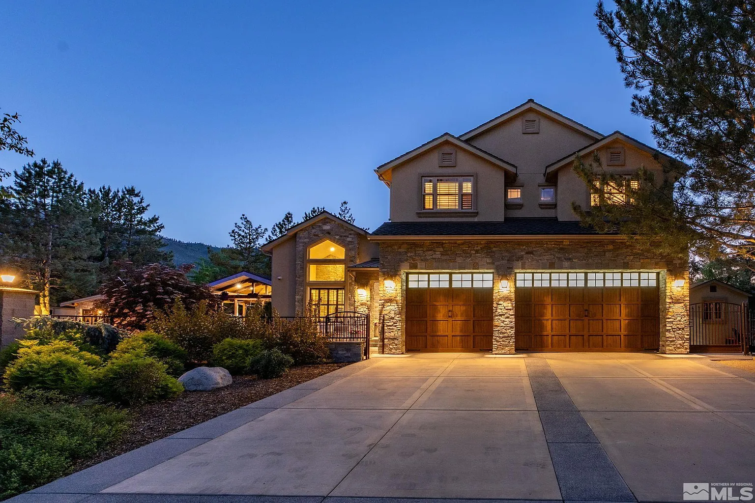 165 Hansen Dr photo 1