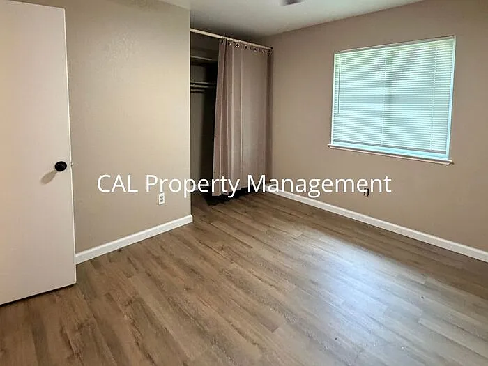 421 Michael Cir — Photo 11