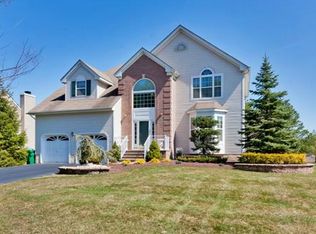 30 Venezia Dr, Monroe, NJ