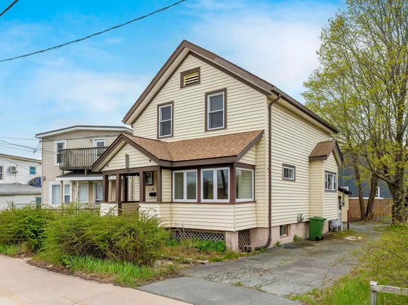 206 Pleasant St, Dartmouth, NS B2Y 3R6