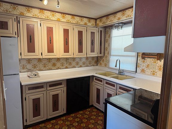 2nd image of 2854 Elm Dr