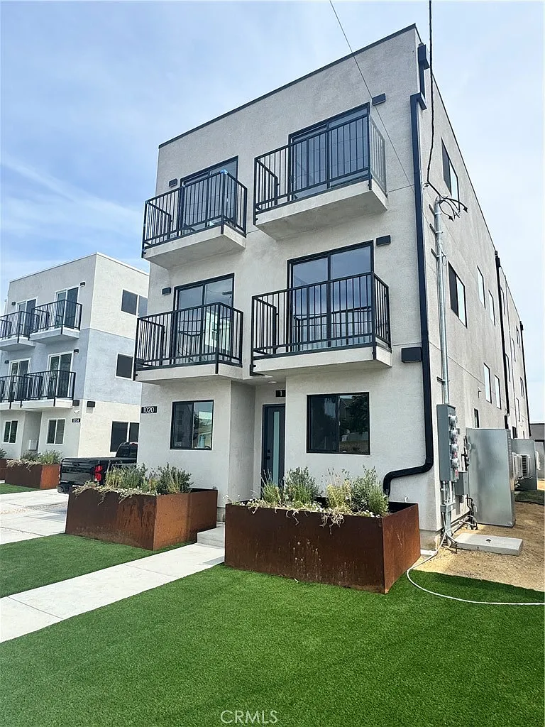 15 bed, 4977 sqft, $15,000 — Photo 2
