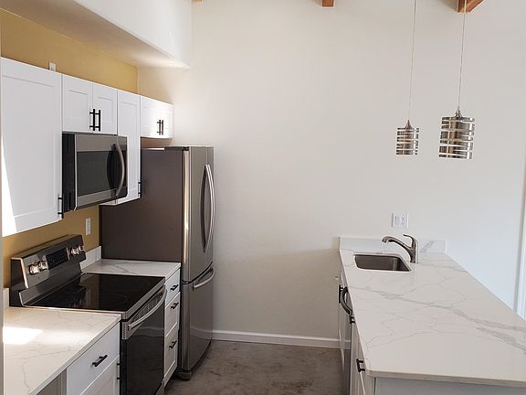 5th image of 1130 E Winnie Pl