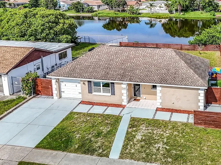 1203 Mandarin Dr — Photo 2