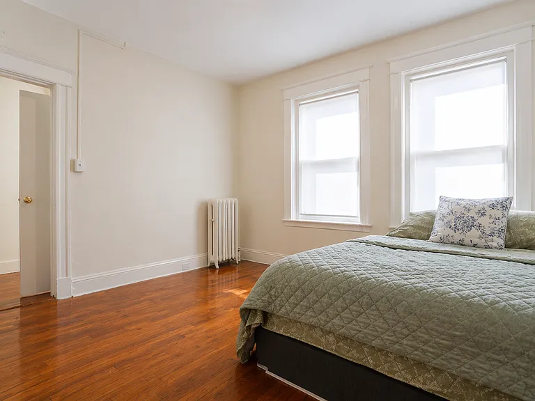 68 Woodstock Ave. — Photo 7