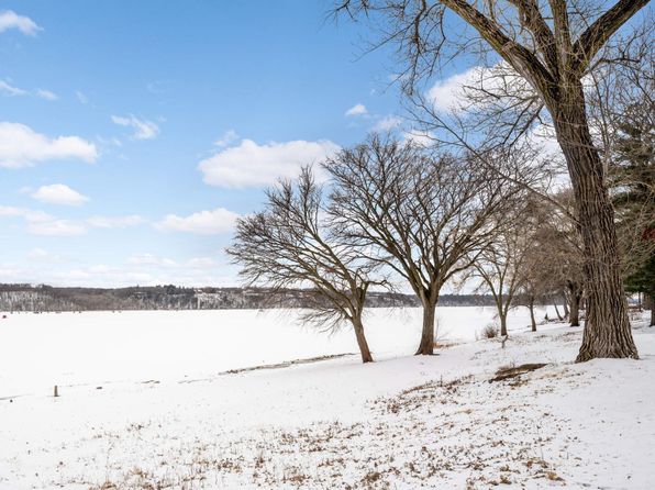 422 2nd St S, Bayport, MN 55003