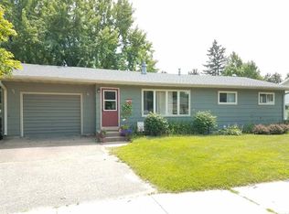 1218 E Clarke St, Waupaca, WI 54981