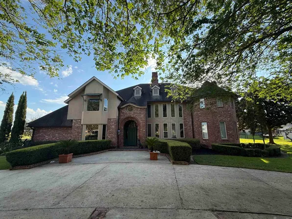 24010 Sherwood Dr, Plaquemine, LA 70764