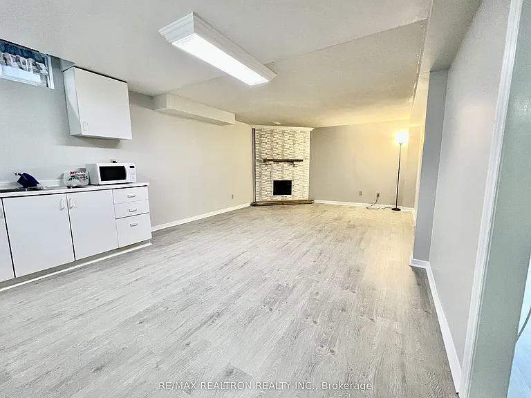 35 Soho Cres #BASEMENT — Photo 8