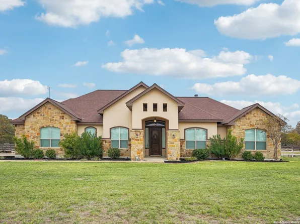 336 Abrego Lake, Floresville, TX 78114