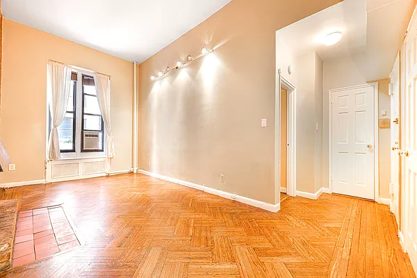 Rented by REAL New York | media 9