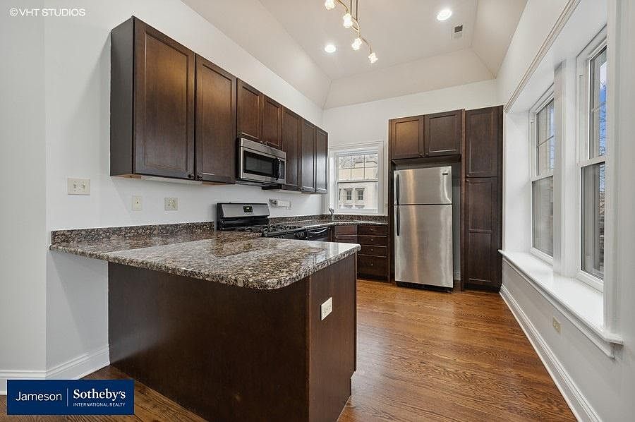 1st image of 1424 W Lunt Ave #33-J