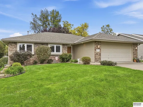 7129 Plum Dale Rd, La Vista, NE 68128