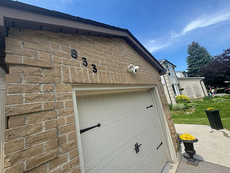 833 Laurier Ave — Photo 3