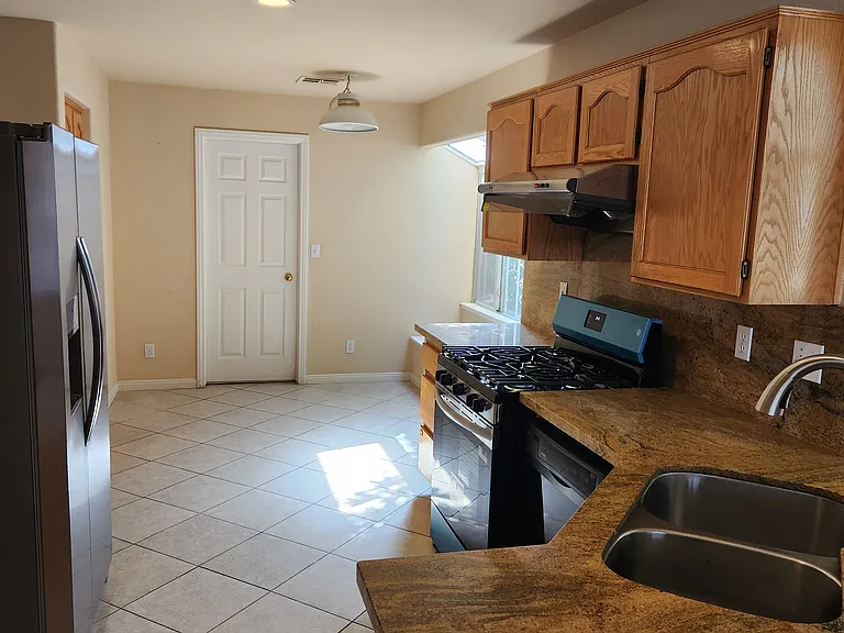 9580 World Cup Dr — Photo 5