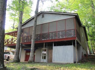 50 Lakeview Dr, Lakeville, PA 18438