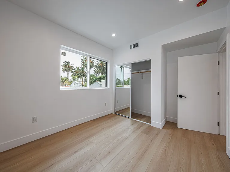 5187 W 21st St — Photo 21