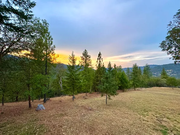 8104 E Antelope Rd, Eagle Point, OR 97524