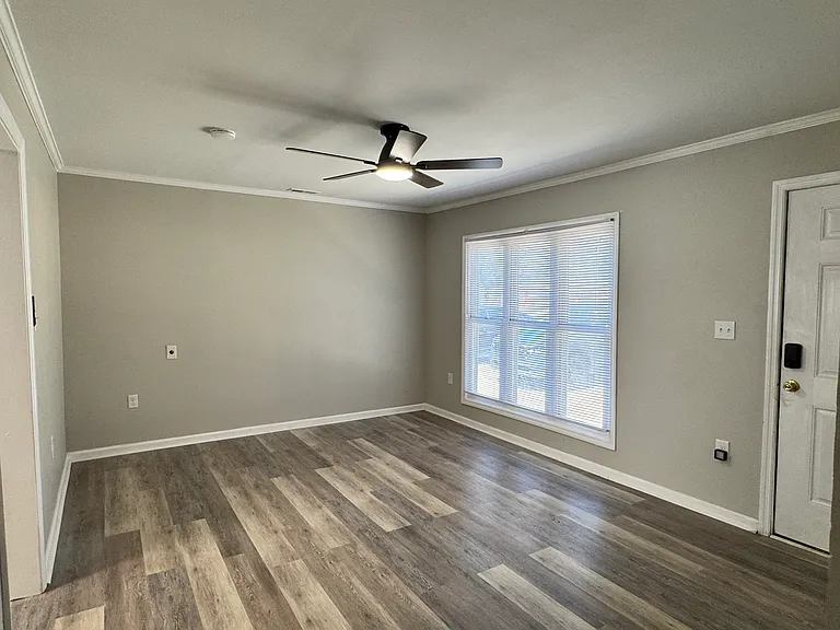 1312 Barnes St — Photo 2