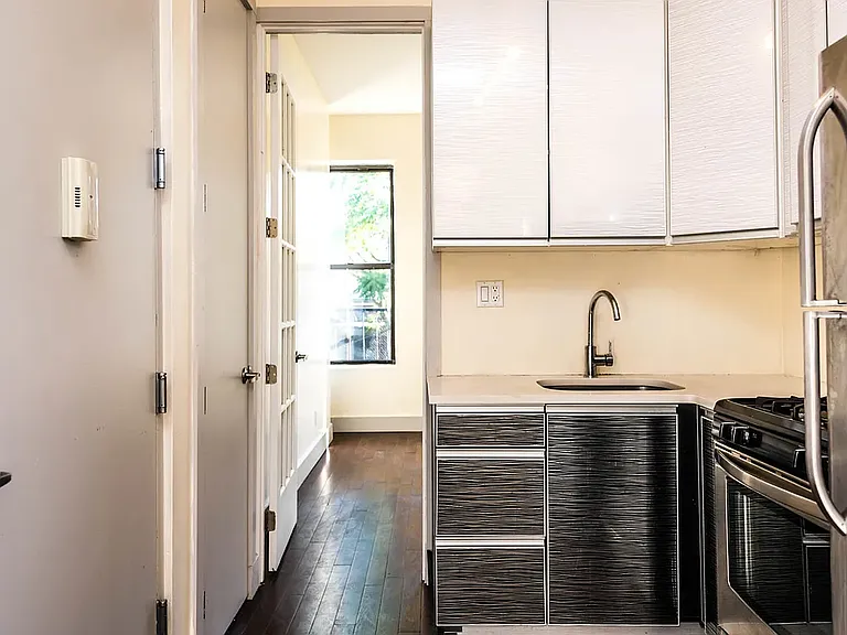 26 Wilson Ave #2L — Photo 2