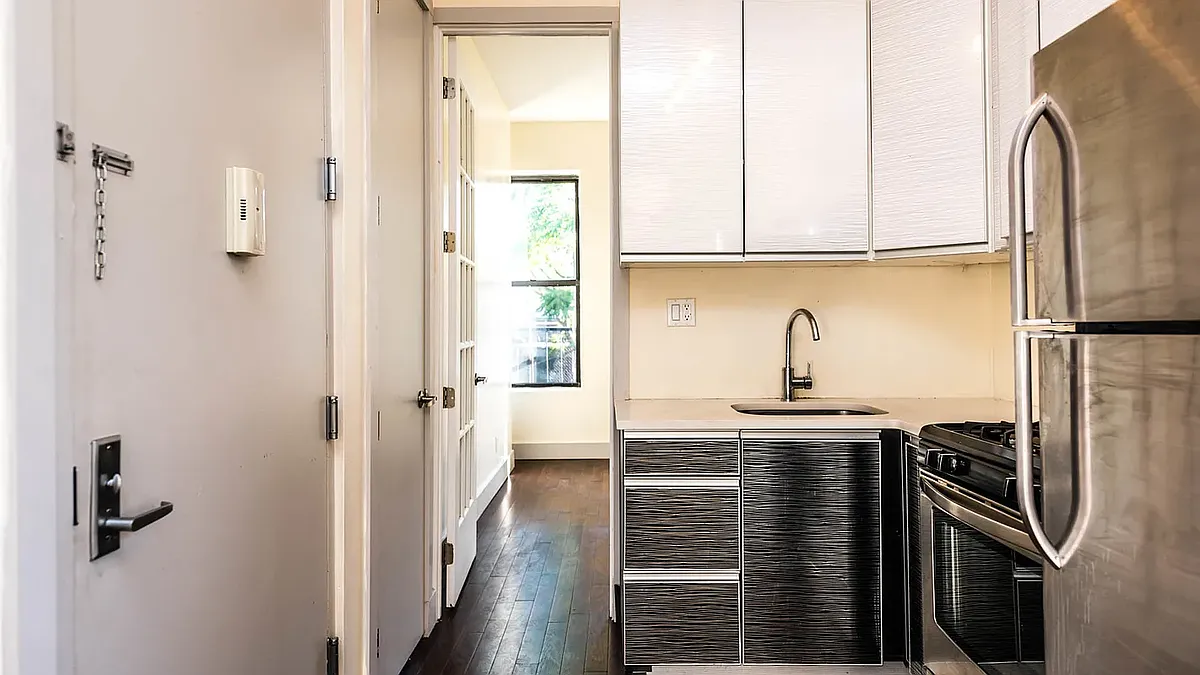 Building Photo - 26 Wilson Ave #2L