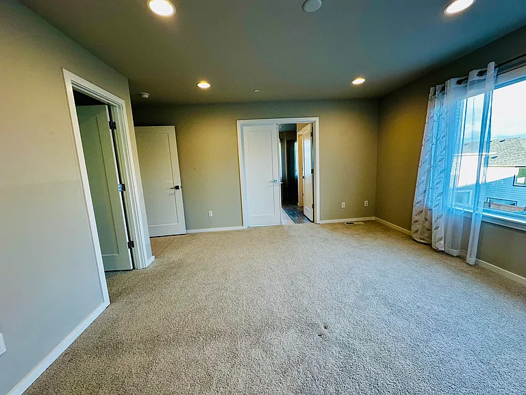 2nd floor - Master Bedroom 4