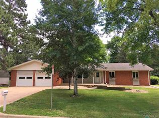 930 N Sanborn St, Canton, SD 57013