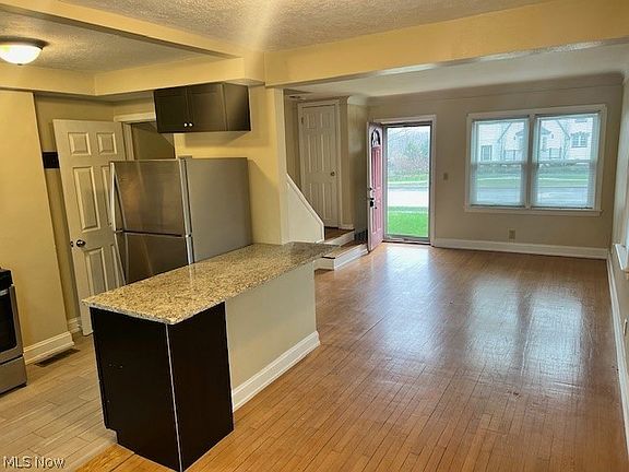 4th image of 2848 Wooster Rd