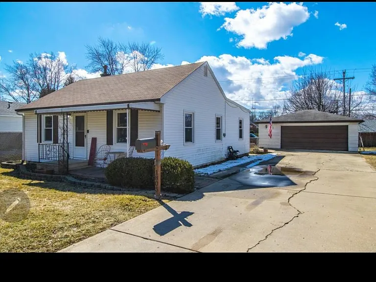 1805 Kelly Ave — Photo 1