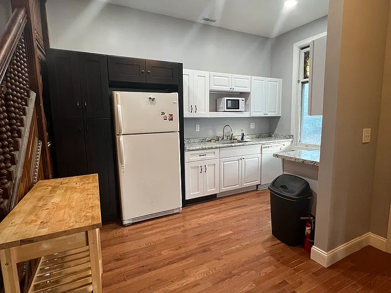 627 College St #1 — Photo 7